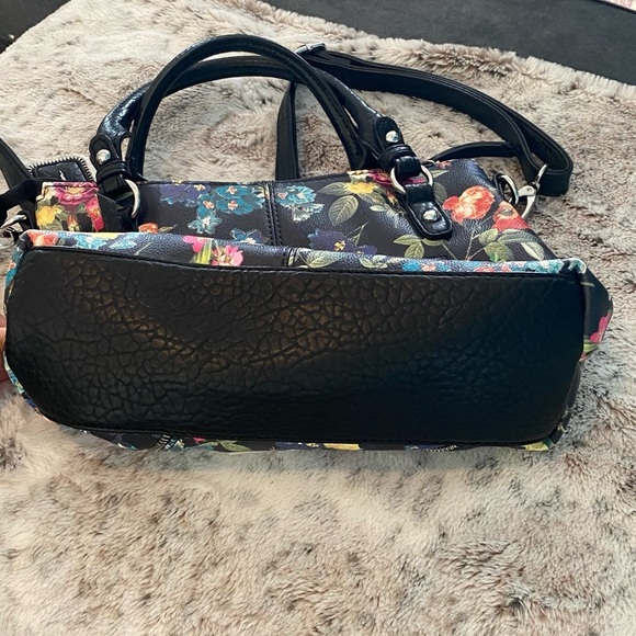 Jessica Simpson Black Floral Zipper Handbag - Picture 11 of 16